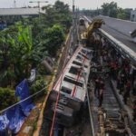 evakuasi-krl-ringsek-di-bekasi-ditarget-tuntas-hari-ini-1777372820045_169